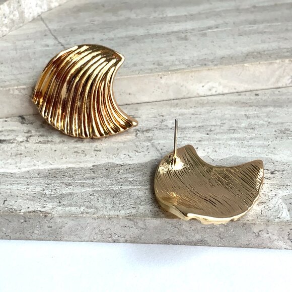 NEW~ Anthropologie Casa Clara "Arabesque" Gold Upside Down Wave Post Earrings - Picture 6 of 7